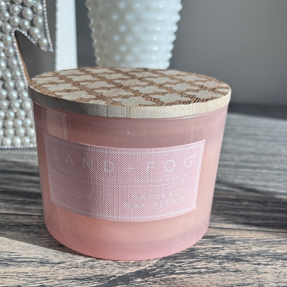 Bloom Sand + Fog Pink Scented Candle with Wooden Lid